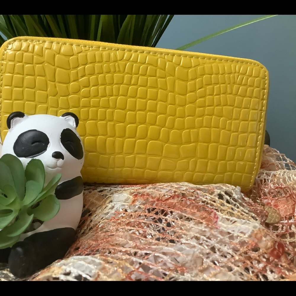 QI MAN SHI Wristlet